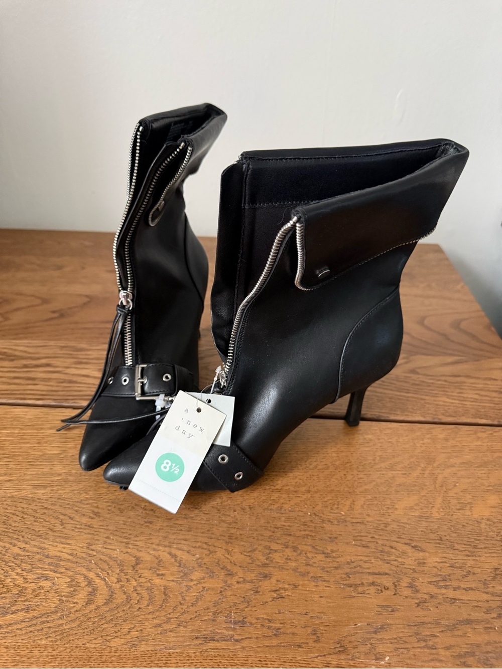 Women's Black Zipper Pointed-Toe Ankle Boots